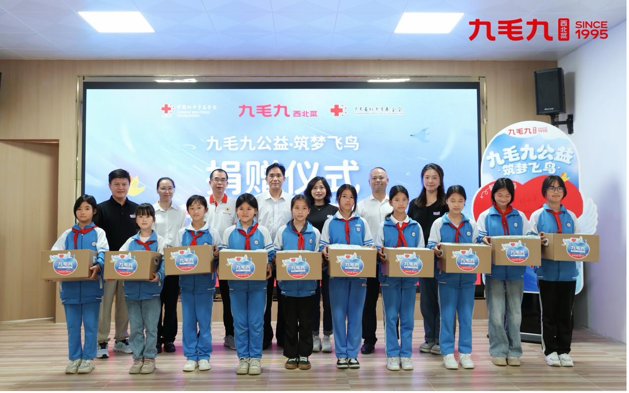 欢聚“家”倍，爱不缺席：米兰体育电子父亲节活动为乡村操场“添砖加瓦”